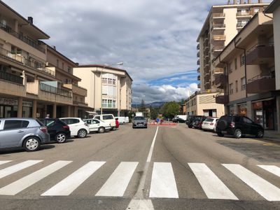Solsona reordena la mobilitat al primer tram del carrer del Pedraforca i hi implanta la zona blava