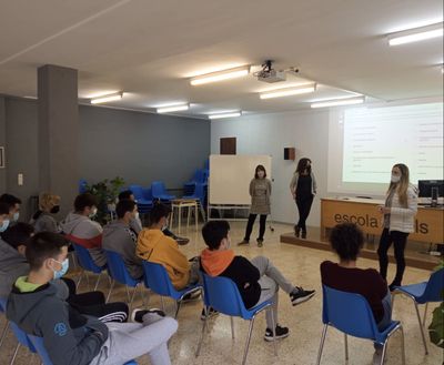 Tècniques solsonines d’Educació i Joventut porten la Fira de l’Estudiant a les aules