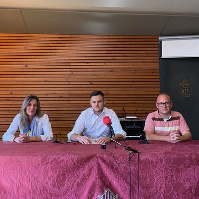 D'esquerra a dreta, Isabel Pérez, Marc Barbens i Jordi Sendarrubias, avui en roda de premsa
