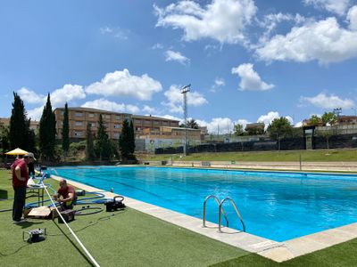 Treballs contra rellotge per obrir les piscines municipals de Solsona
