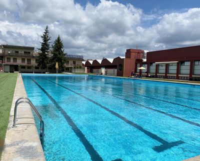 Treballs contra rellotge per obrir les piscines municipals de Solsona