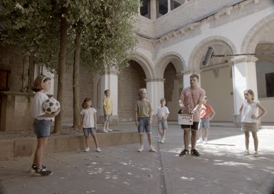 (AUTORIA: Elsabeth) Moment de rodatge del film al claustre de la catedral 