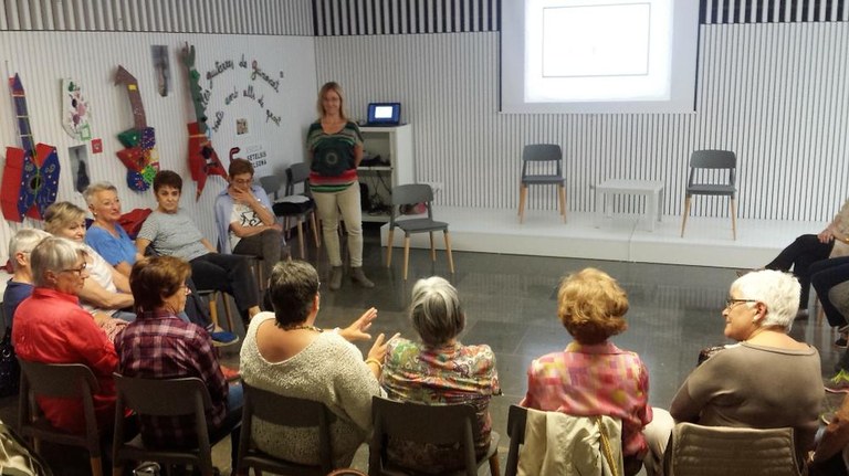 Un grup de passeig, ‘mindfulness’ i noves tècniques de mitja i ganxet, novetats de l’oferta d’activitats per a la gent gran de Solsona 