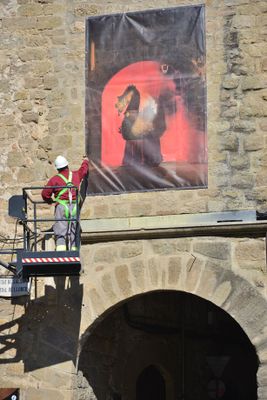 Una mostra de fotos de gran format de les figures més emblemàtiques del Carnaval envaeix el nucli antic de Solsona