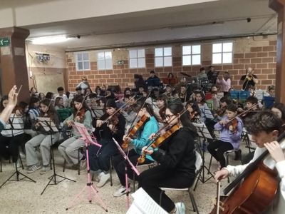 Una norantena d’alumnes d’escoles de música de Solsona, Súria, Vilafranca i Barcelona comparteixen partitures a La Carral  