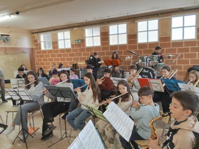 Una norantena d’alumnes d’escoles de música de Solsona, Súria, Vilafranca i Barcelona comparteixen partitures a La Carral  