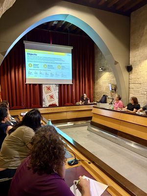 Judit Canals, en la presentació de la nova publicació davant la Taula d'Ocupació de Solsona