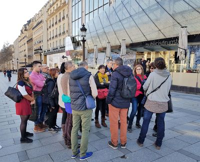 Una quinzena de botiguers de Solsona i Cardona aprenen noves tècniques comercials a París