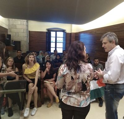 Una vintena de joves estrangers d’Erasmus+ visiten Solsona en el segon aniversari de l’1-O