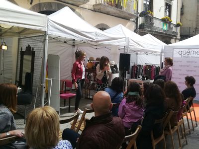 Una vintena de solsonins reben vals de descompte de trenta establiments en l’última campanya de promoció del petit comerç