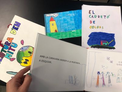 Una vuintantena d’infants i adults participen a la Revetlla de Sant Jordi de la biblioteca solsonina  