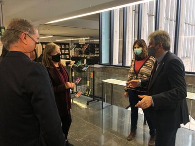 Visita institucional de la consellera de Cultura, Àngels Ponsa